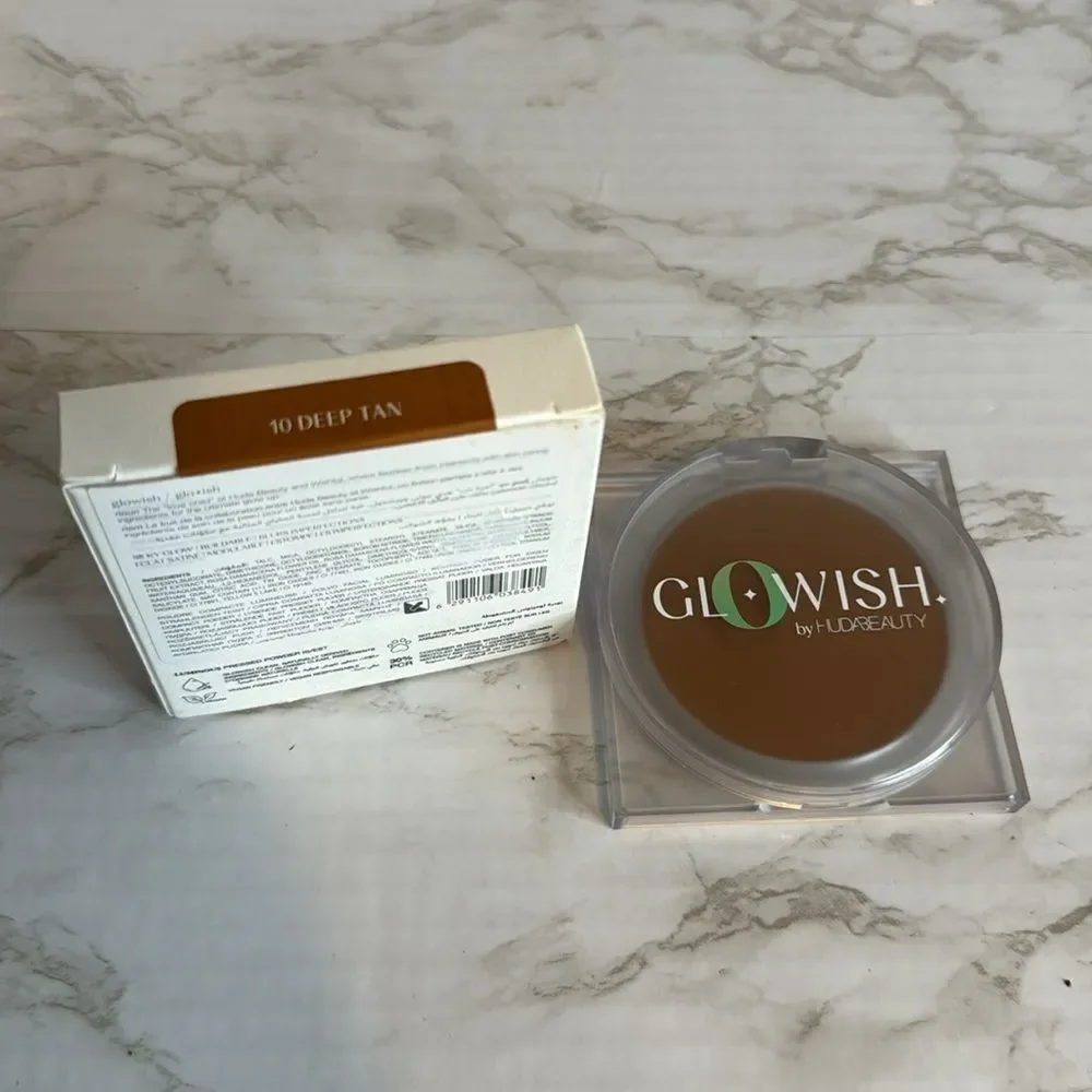 HUDA BEAUTY GloWish luminous Vegan pressed Powder in 10 deep tan